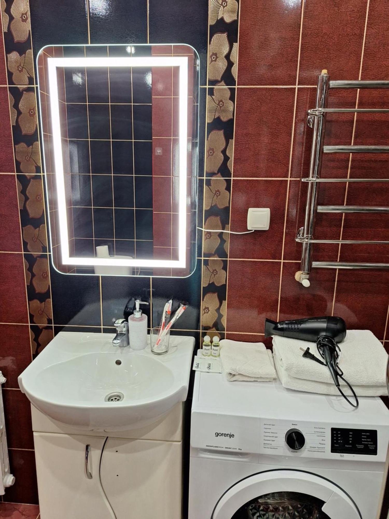 Однокімна Квартира Біля Каштанової Алеї У Центрі Полтави Мережа Alexapartments Документи Для Відряджень Безконтатне Заселення 24-7 Poltava Exterior photo